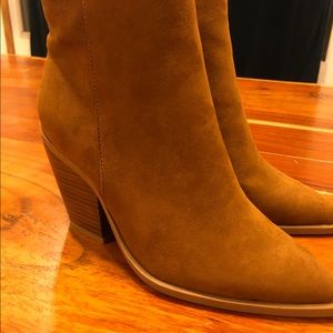 NIB🤩👏🏼Bamboo suede booties, Size 7 NEVER WORN!